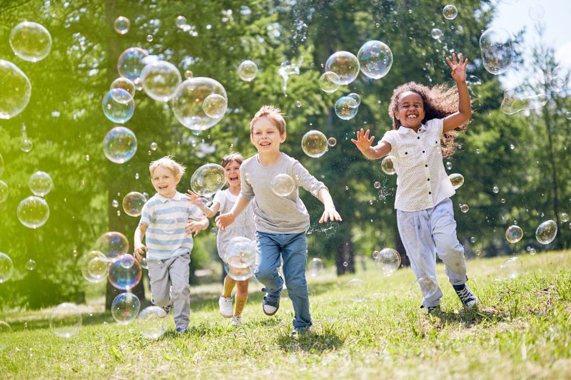 kids playing bubbles